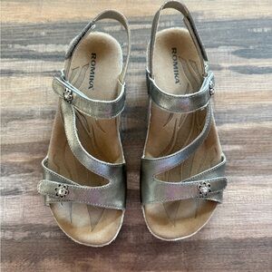 Romika Women's Fidschi 54 Bronze
Metallic Sandals